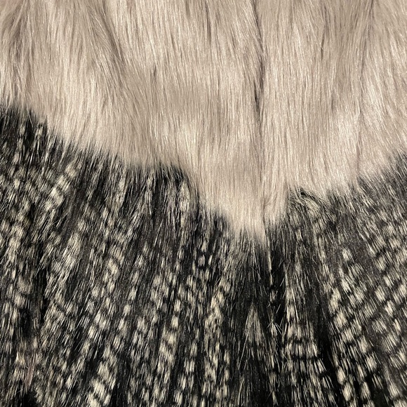 NWT Yaira Faux Fur Vest - Taupe Grey & Black - Picture 2 of 7